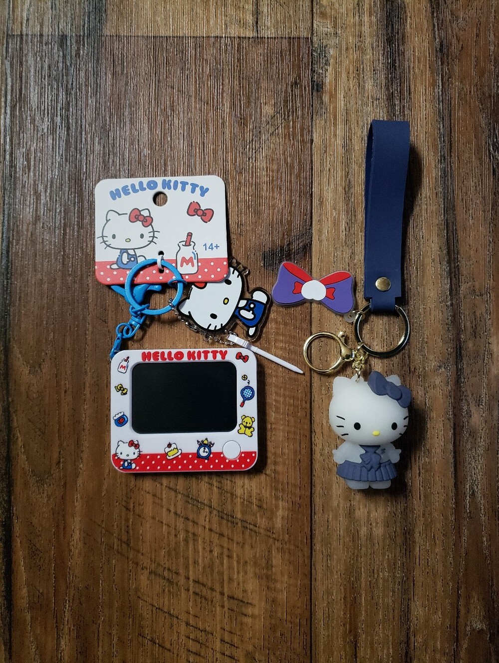 Hello Kitty Mini Etch A Schetch w/Charm & Hello Kitty Charm w/Bow Keychain